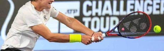 张奔斗：赛季三冠了，18岁丰塞卡引领青春风暴