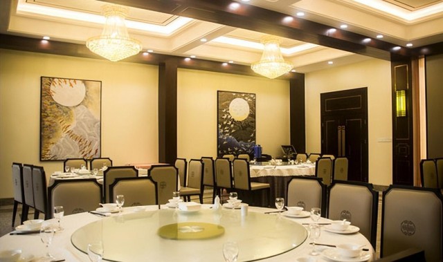 皇冠体育平台-昨天同学聚会，通知28人，实到9人，不愿参加的人内心要过这道坎