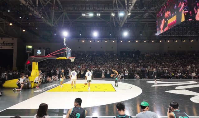 皇冠体育入口-库里罚球训练秘诀揭秘：连续10次命中的标准与6记空心球的要求