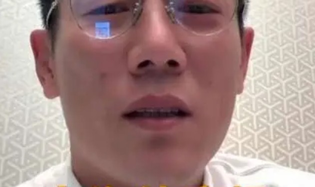 皇冠体育入口-秦升谈上海德比：怎么让车开进去了？停了10个红色1个黄色的大巴