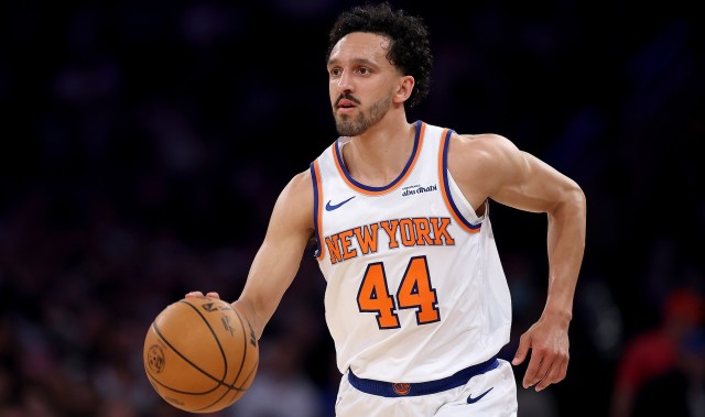 残暴！尼克斯16记三分射穿篮网 最终狂胜54分